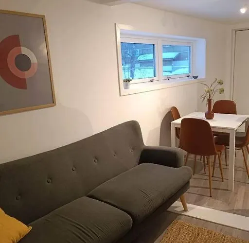 Cozy Close To Downtown