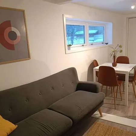 Cozy Close To Downtown